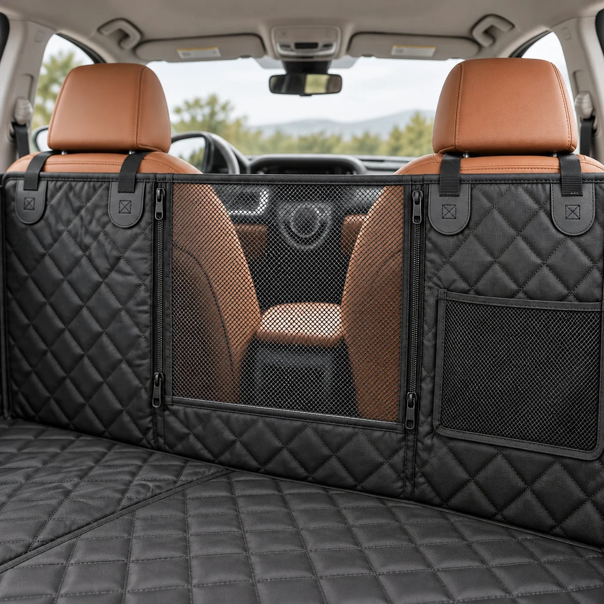 Front mesh window and storage pocket of the black quilted hammock